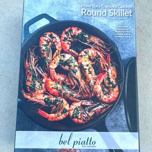 NIB- cast iron skillet.